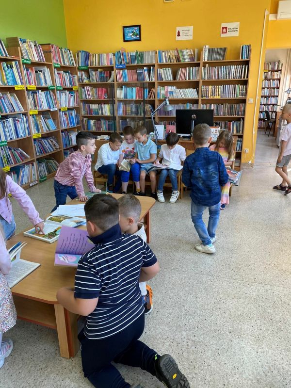 15 Grupa Sowy w bibliotece