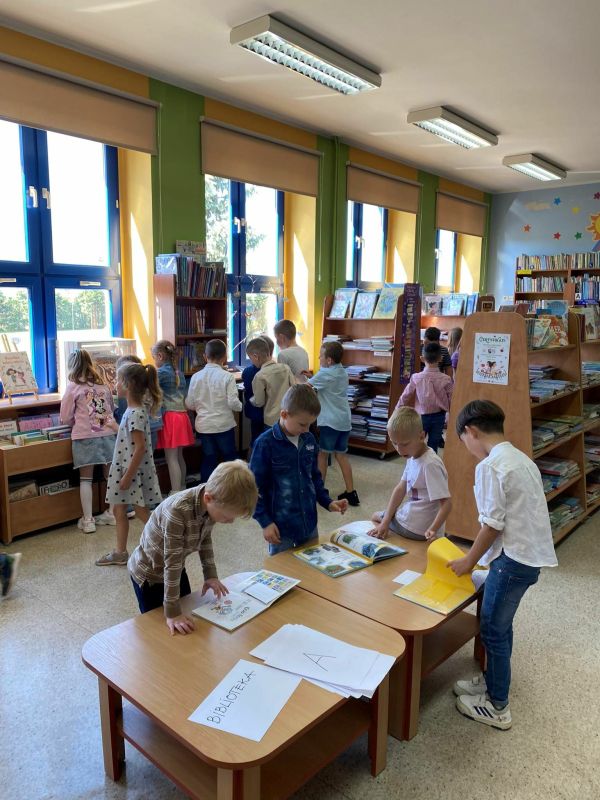 8 Grupa Sowy w bibliotece